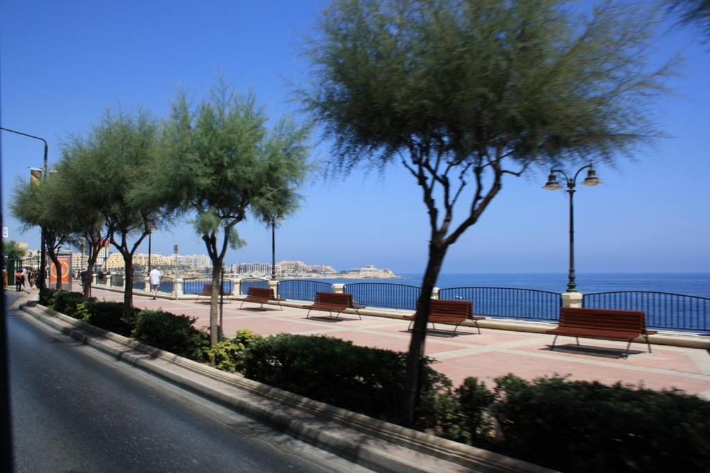 Chic 2Br Penthouse Steps From The Promenade Appartement Sliema Buitenkant foto