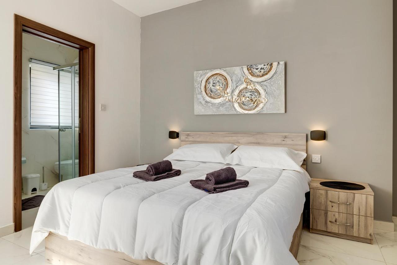 Chic 2Br Penthouse Steps From The Promenade Appartement Sliema Buitenkant foto