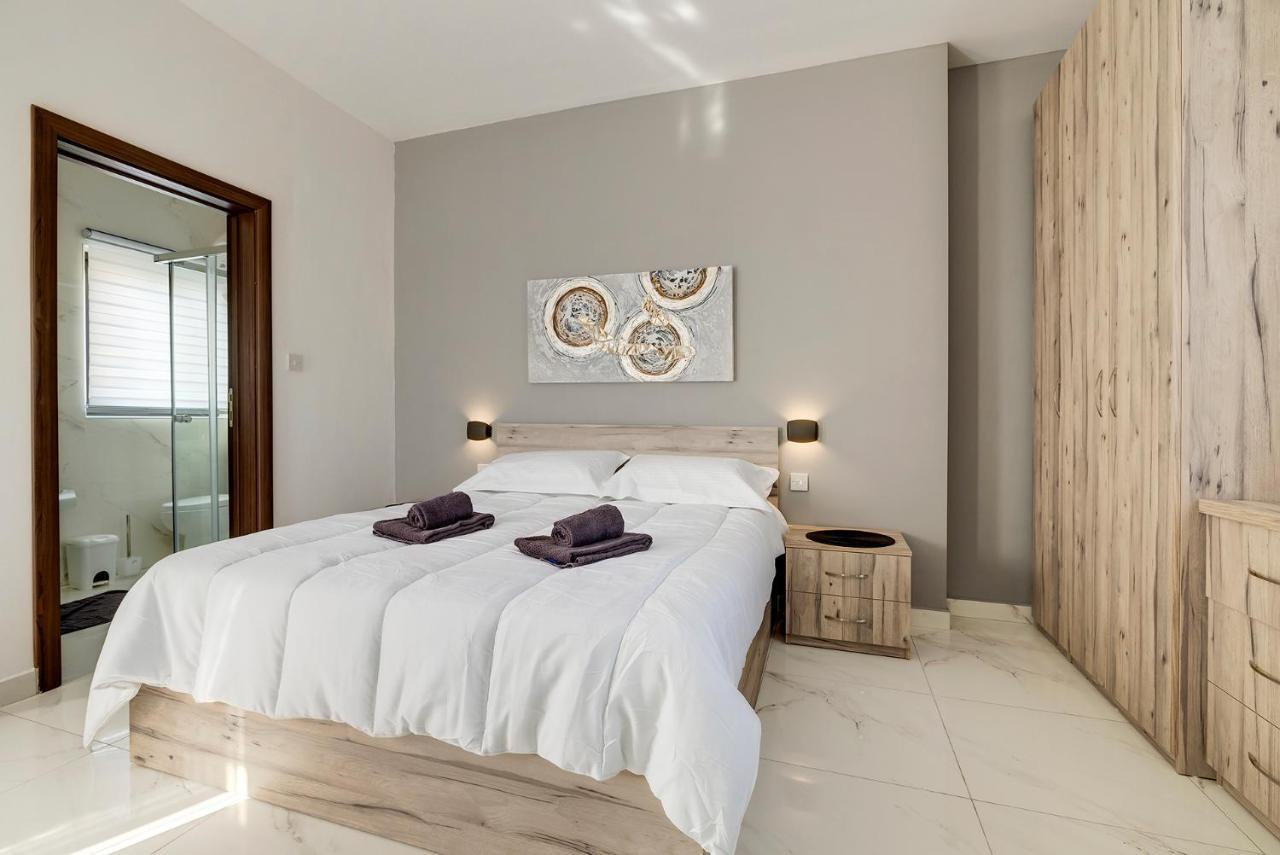 Chic 2Br Penthouse Steps From The Promenade Appartement Sliema Buitenkant foto